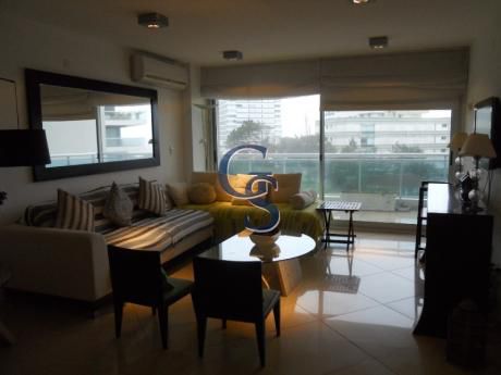 Edificio A Pasos De Playa Brava. Departamento De Cómodos Ambientes.