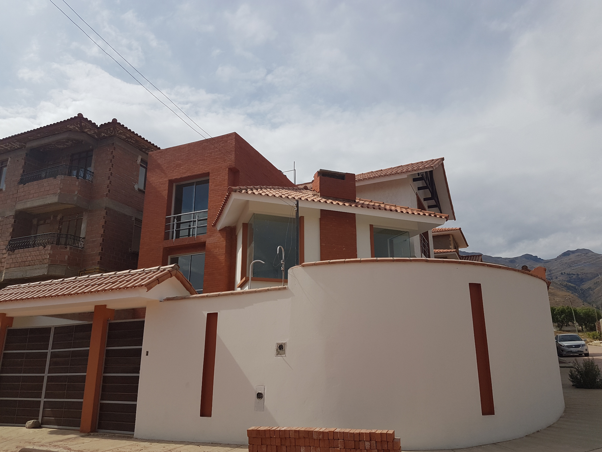 Casa En Esquina Zona Ciudad Del Niño, Urbanizacion Ecologica,  Diseño Funcional.