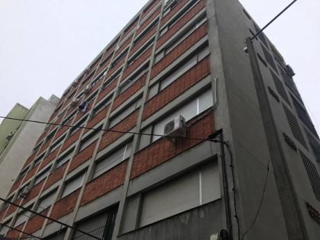 Apartamento De 1 Dormitorio Al Frente En Barrio Cordon