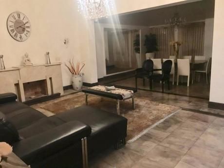 Hermosa Casa En El Corazon De Pocitos Sobre Bvar España