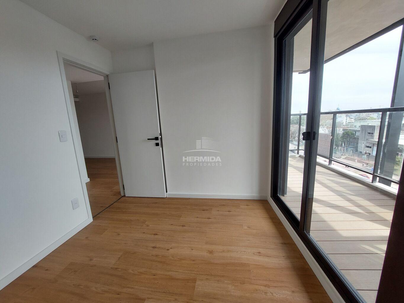 AMPLIO apartamento 1 dormitorio con hermosa terraza · Foto 9