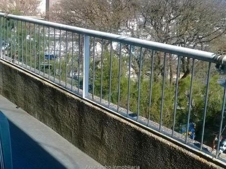 Penthouse Ubicado En Buceo, 2 Dormitorios.