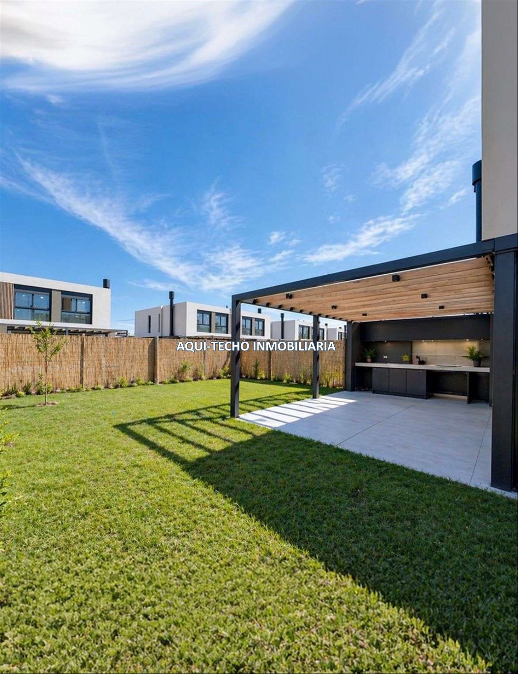 Venta y o Alquiler espectacular casa con diseño , 3 dormitorios y 3 baños