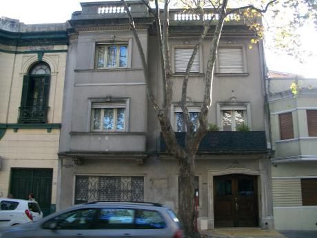 Vendo Excepcional Casa De 3 Plantas En Centro Con Gran área!!!