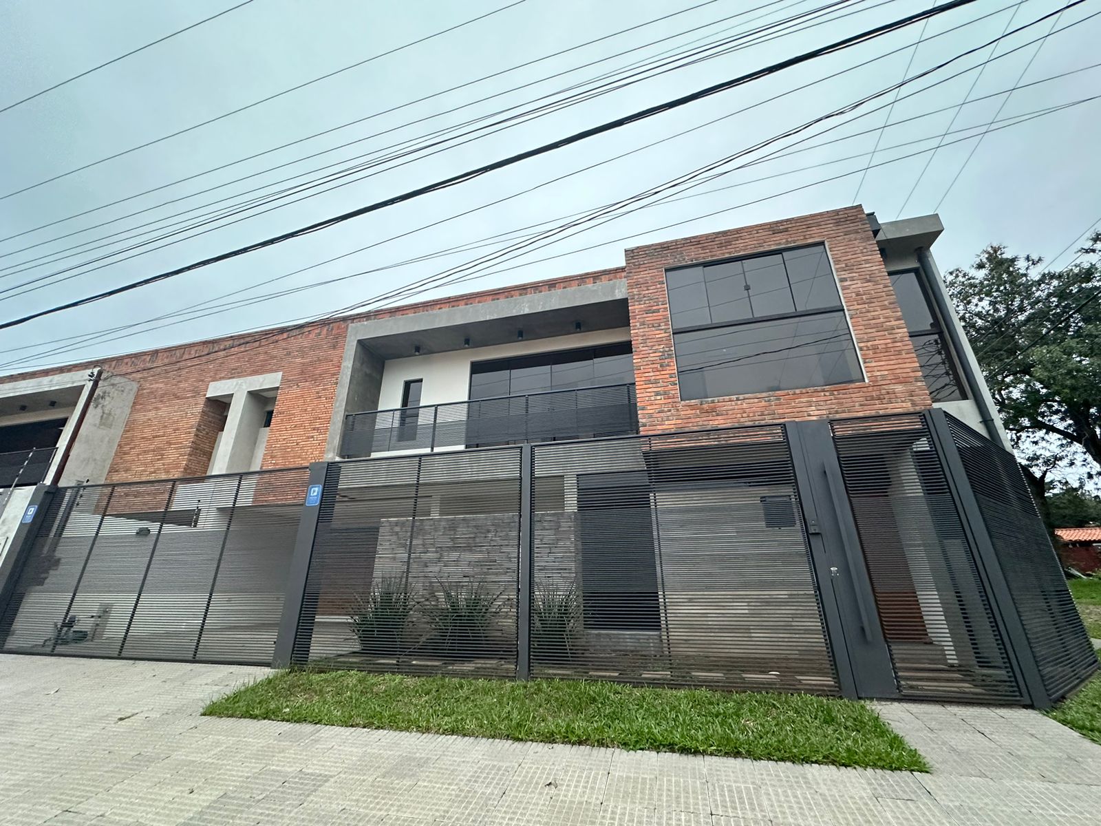 Alquiler De Amplio Duplex En Barrio Villa Adela - Luque — foto 2