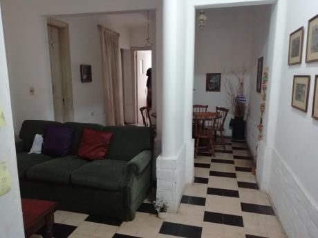 Apartamento De 2 Dormitorios. Muy Amplio!!