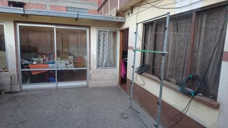 Casa De 3 Pisos En Venta