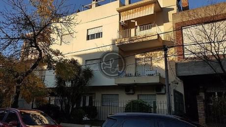 Excelente Apartamento En La Zona De Pocitos A Pasos De Bv España