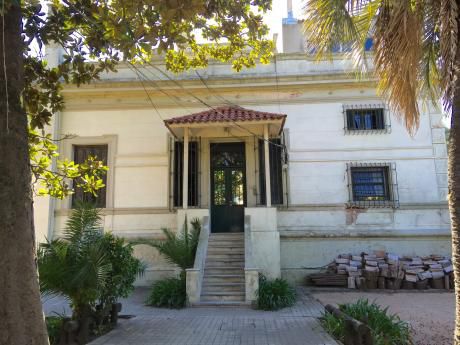 Prado Casa Polifuncional Con Terreno De 4000 M2 Sobre Avenida Agraciada