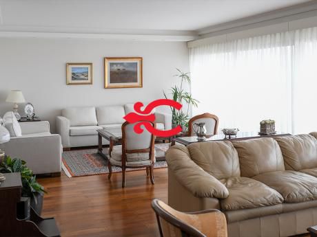 Impecable Apartamento En Pocitos Con Vista Al Mar. Ref: 6052