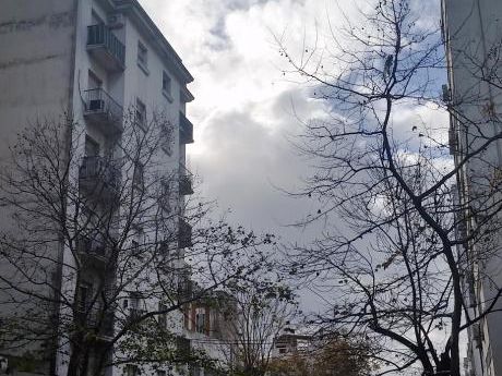 Centro Yaguaron A 2 De 18 De Julio Edificio Solido, Al Frente 2 Dorm. 1 Baño