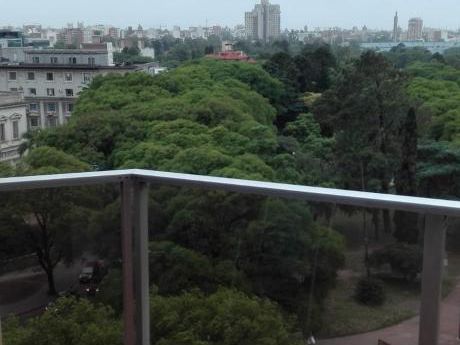 Apartamento De 2 Dormitorios, Suite, Garaje. Calefacción