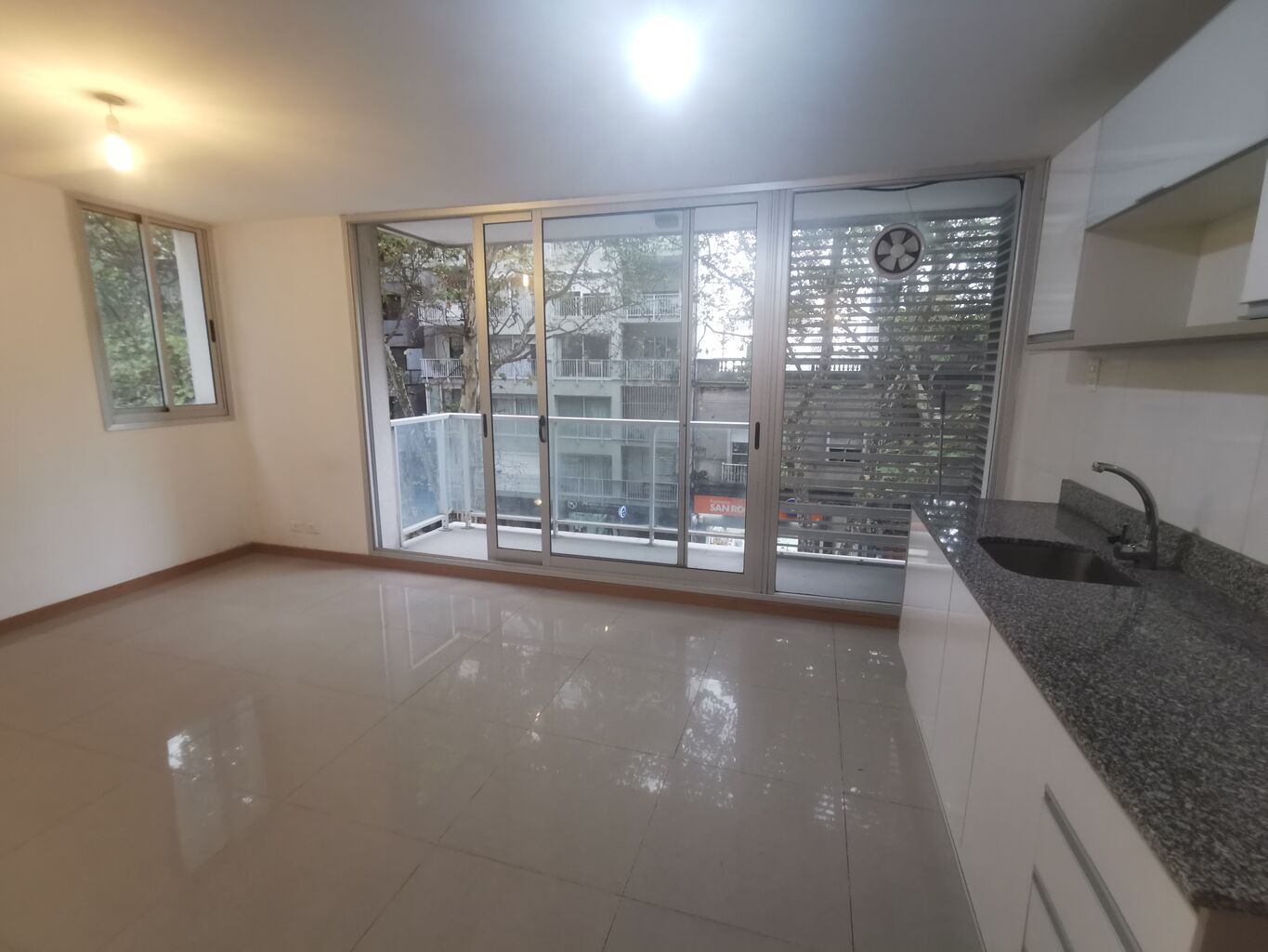 2 dormitorios, terraza al frente