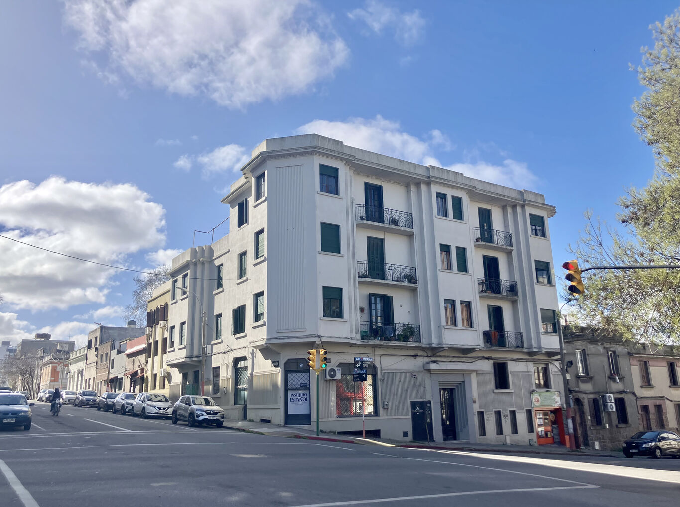 1 dormitorio con muebles en Palermo