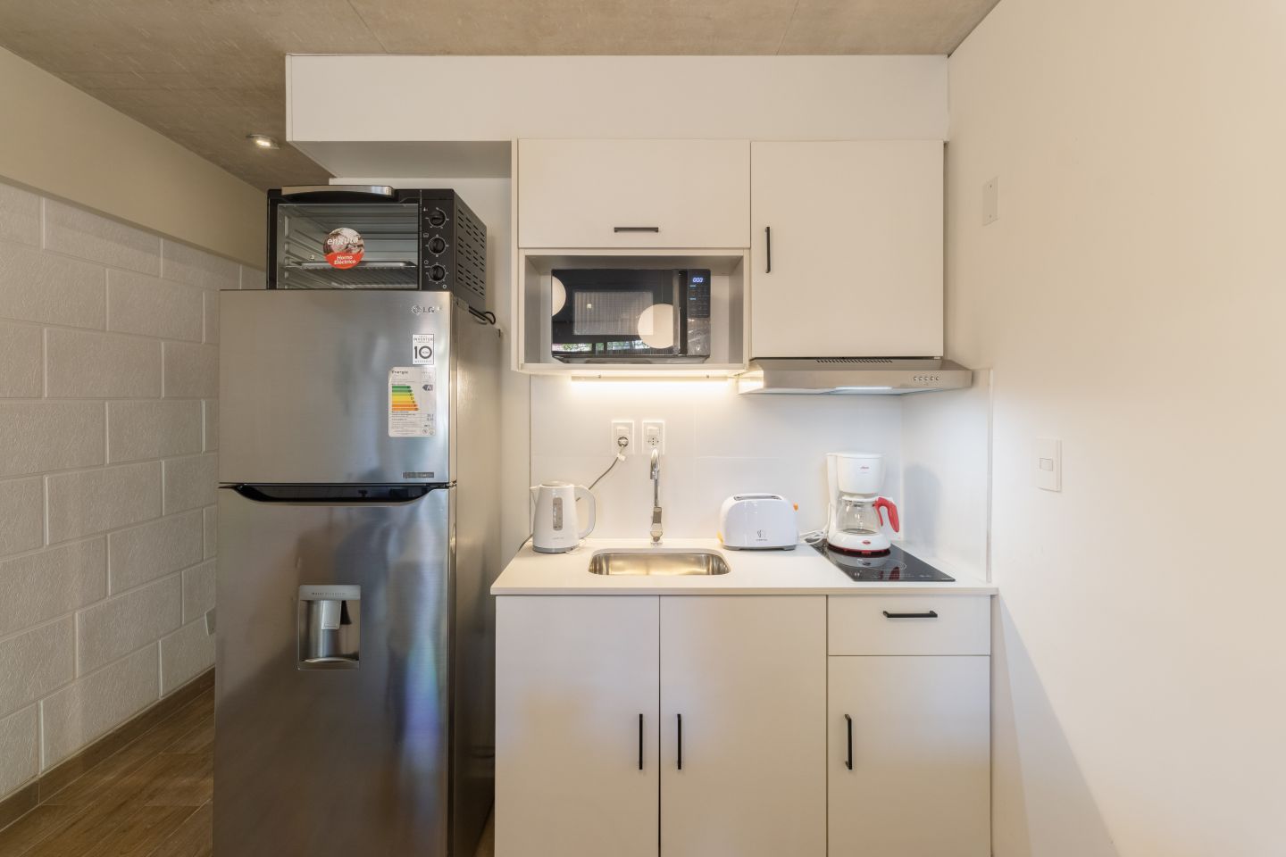 Alquiler monoambiente amoblado con patio en Pocitos · Foto 11