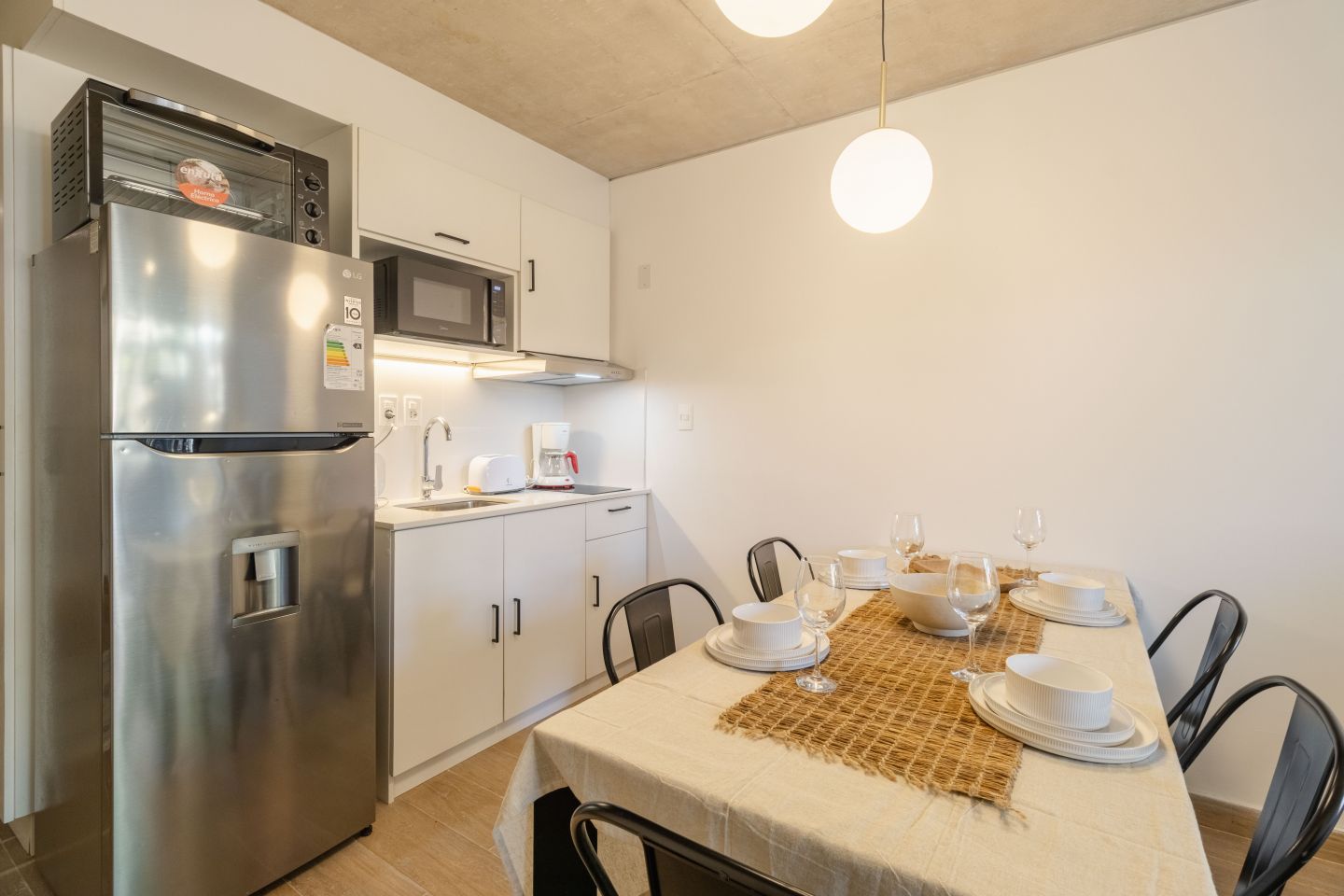 Alquiler monoambiente amoblado con patio en Pocitos · Foto 12