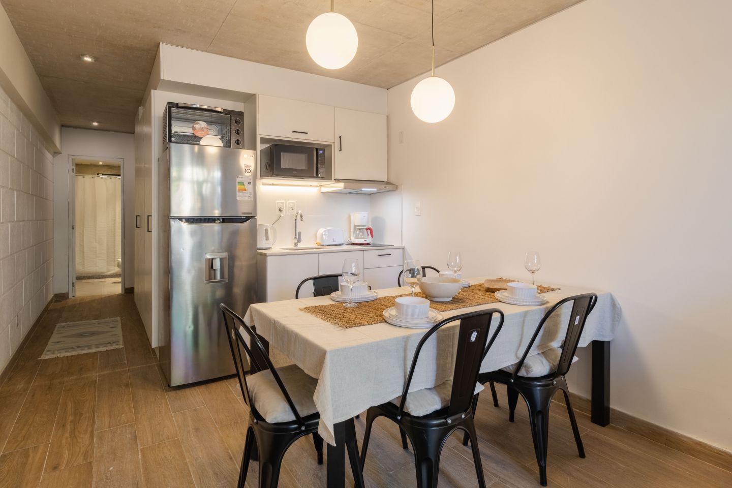 Alquiler monoambiente amoblado con patio en Pocitos · Foto 9