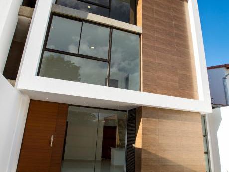 En Venta Hermosa Casa De Lujo En El Barrio Hamacas
