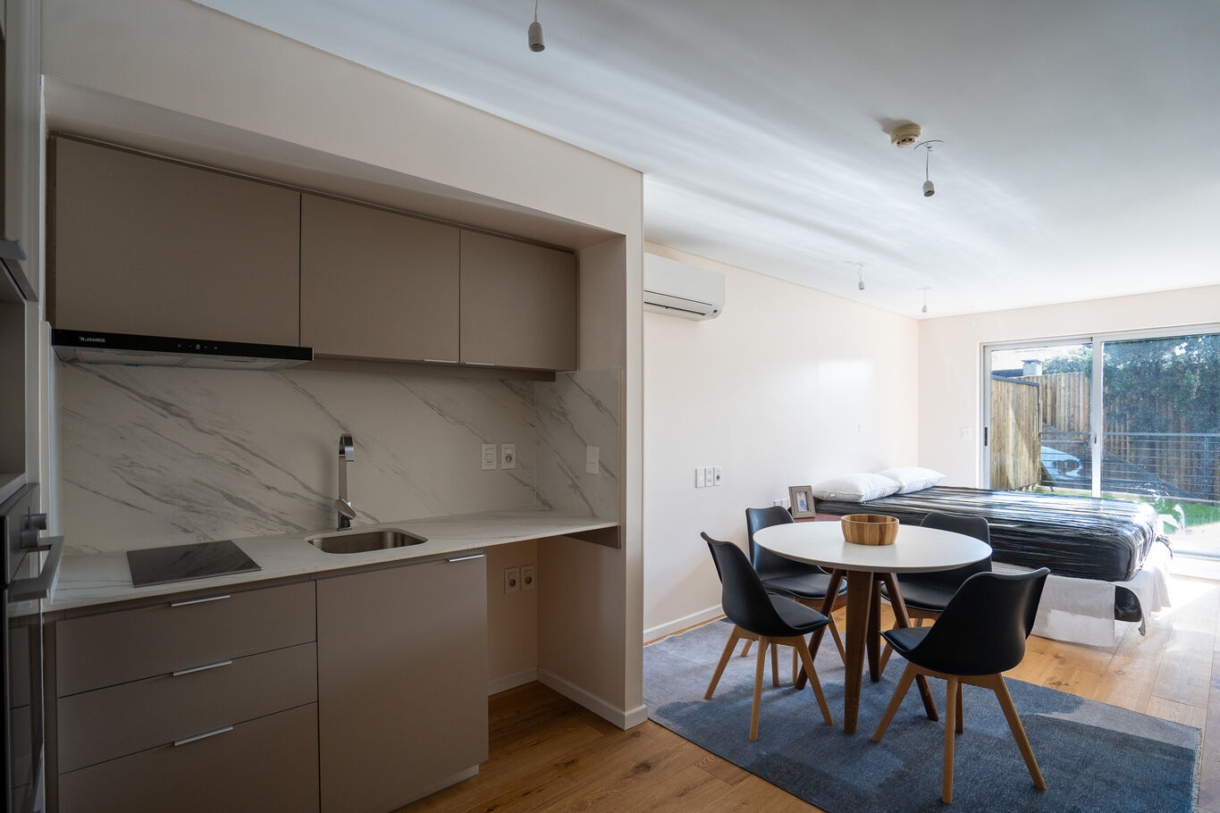 Apartamentos contra la rambla de Carrasco