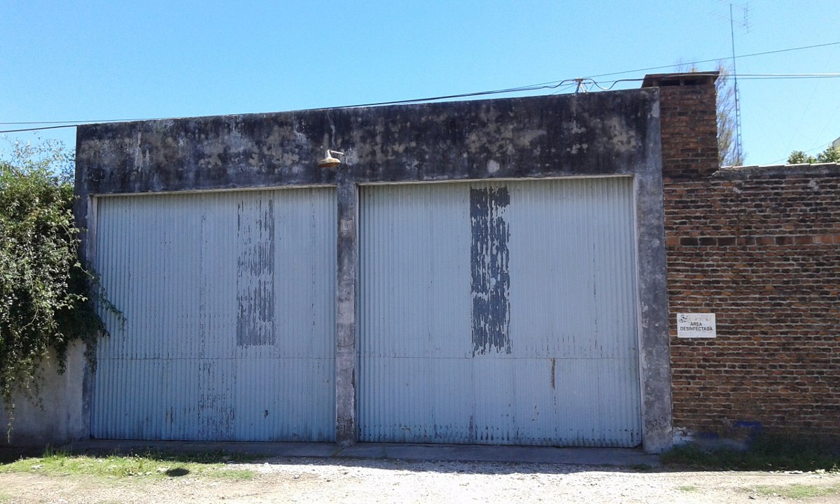 Local Comercial, Frente A Dos Calles, Entrada De Camiones · Foto 4