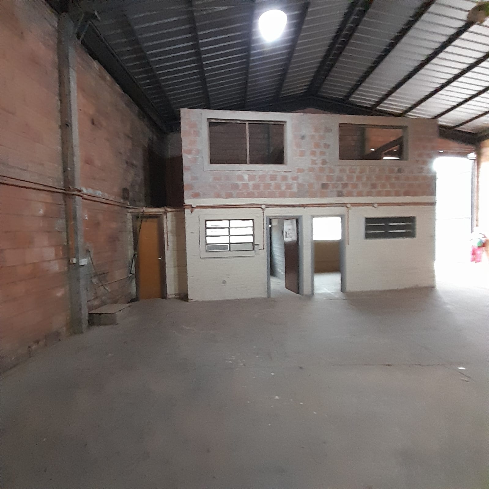 ALQUILO DEPOSITO DE 500 m² EN MARIANO R. ALONSO, ZONA EXPO — foto 2