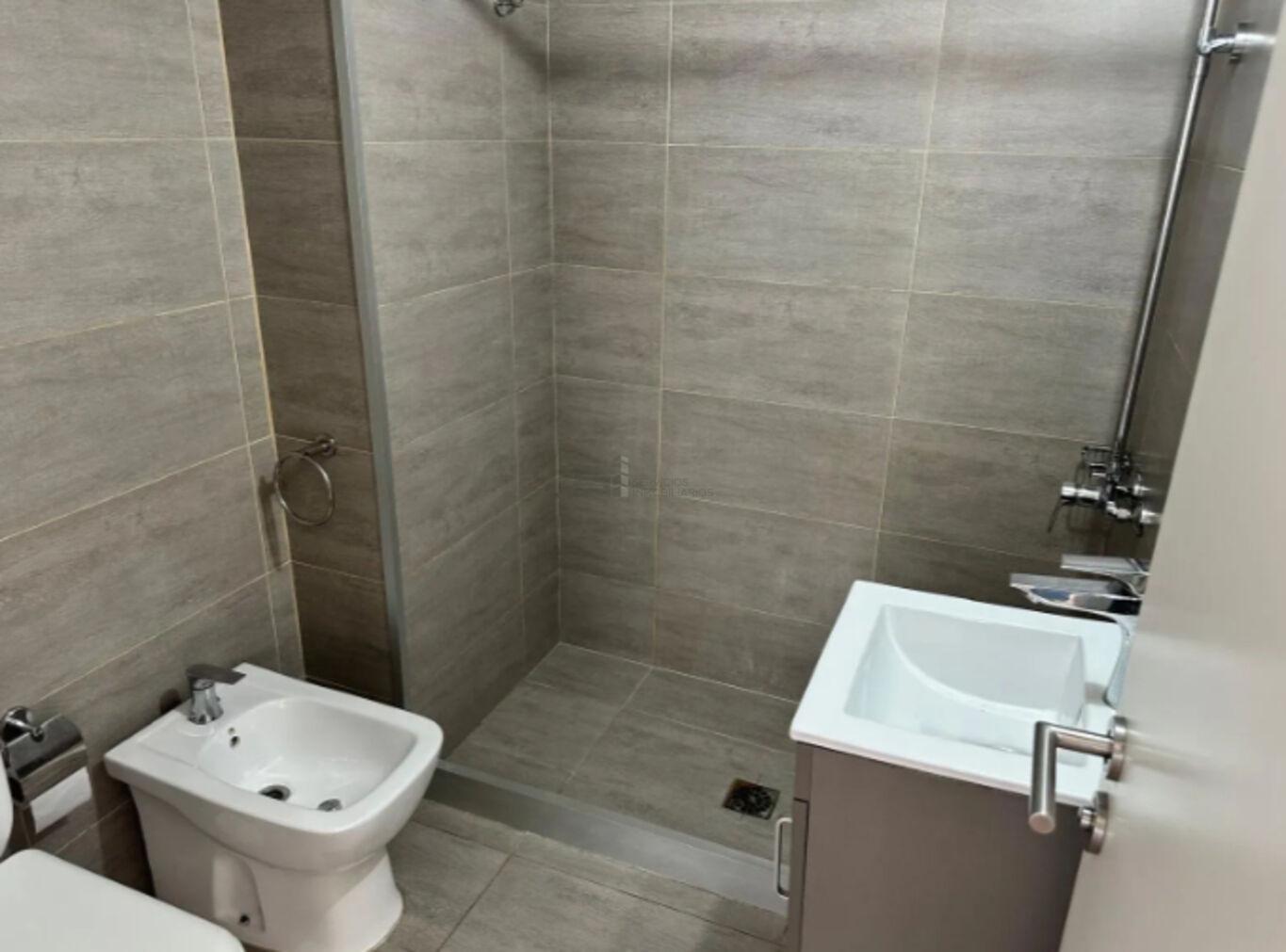 Se alquila Apartamento de dos dormitorios con garaje en Tres Cruces · Foto 11