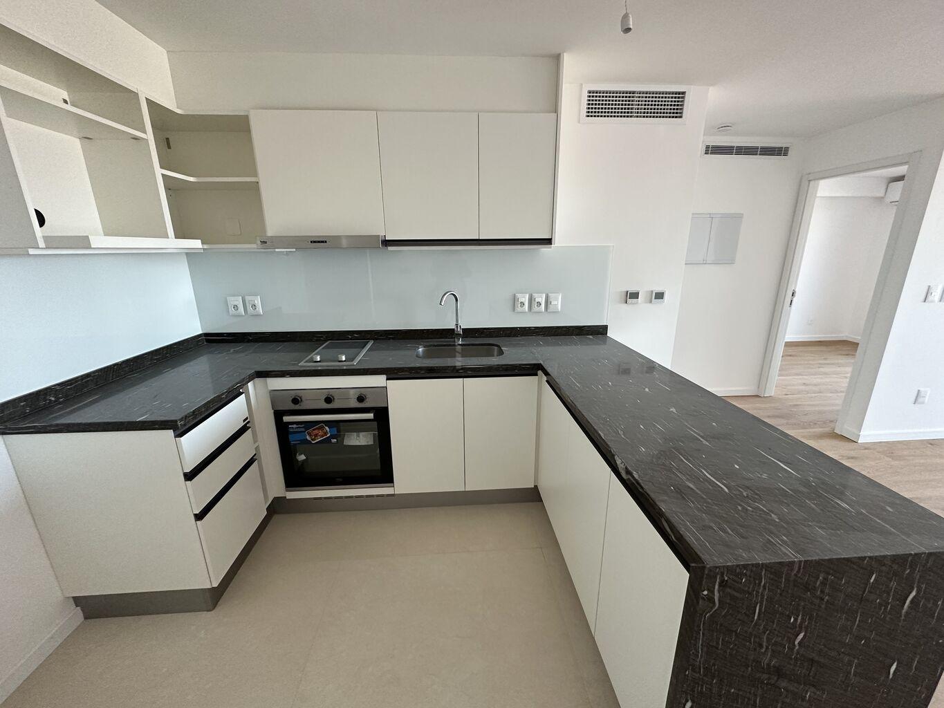 Alquiler de exclusivo apartamento 1 dormitorio garaje Rambla de Malvín frente a Playa Honda · Photo 3