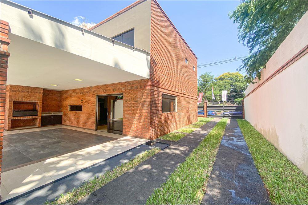 En venta amplia casa con piscina en Villa Elisa — foto 3
