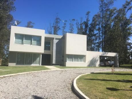 Casa En Venta De 5 Dormitorios En Barrio Privado Cumbres