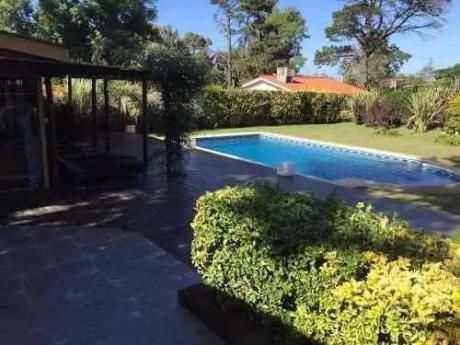 Casa En Venta De 4 Dormitorios En Medanos De Solymar