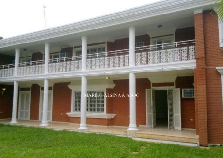 Elegante Residencia Zona Molas López.