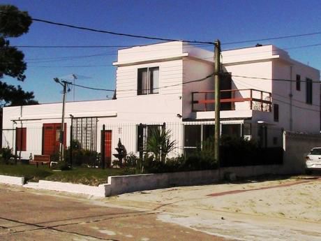 Excelente Residencia A Pasos Del Mar!