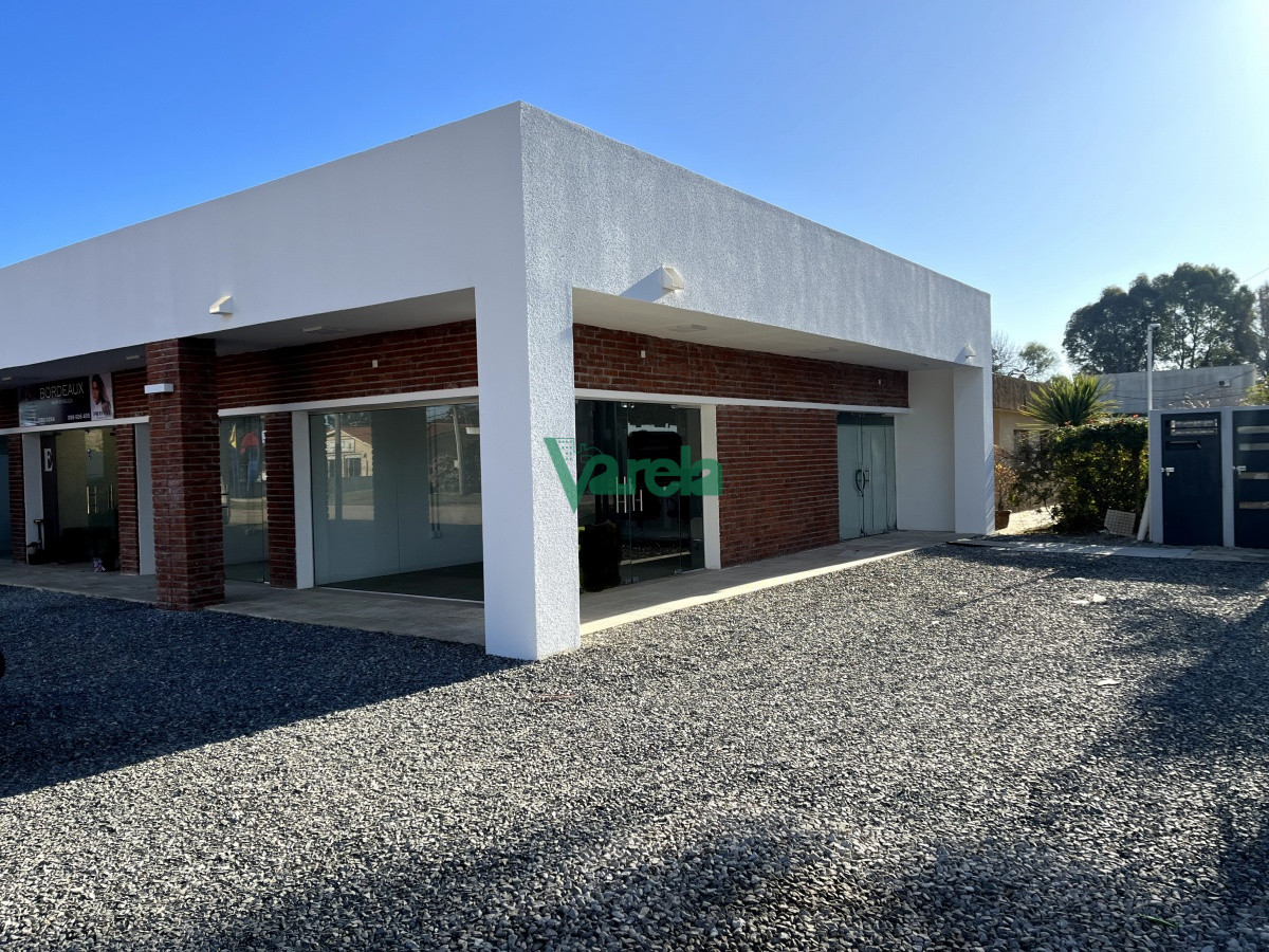 Alquiler de 1 Local Comercial en Shangrila al Sur. Solo para Frmacia