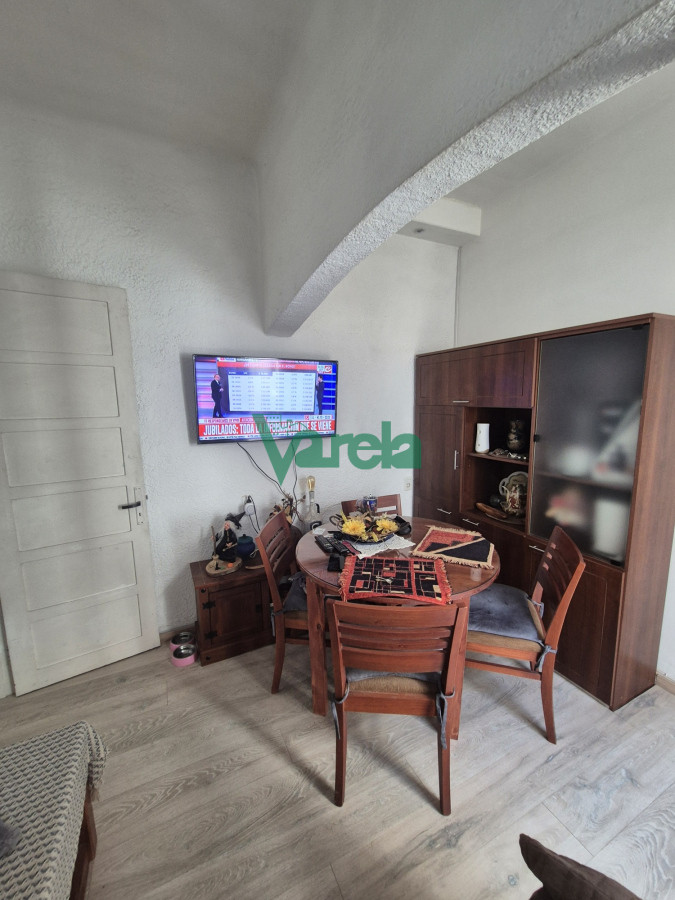 Vanta casa 2 dormitorios Garibaldi esq Porongos