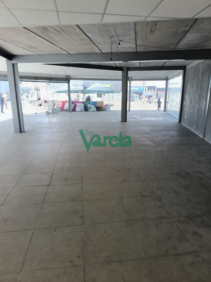 Local comercial, alquiler Camino Carrasco, esquina, Malvin Norte