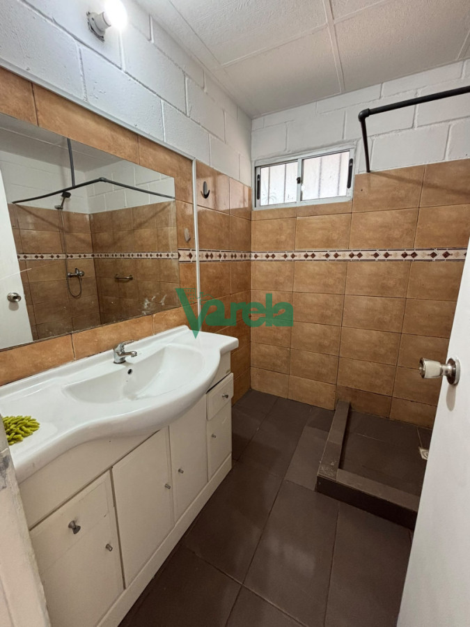 1 dormitorio parque y cochera techada para 2 autos · Foto 6