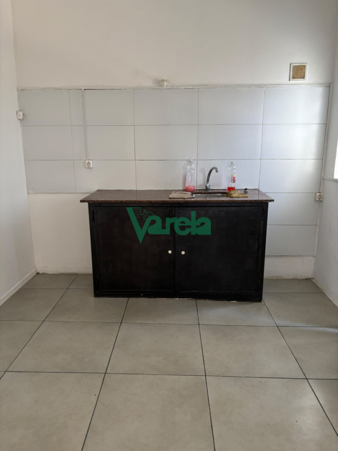 1 dormitorio parque y cochera techada para 2 autos · Foto 5