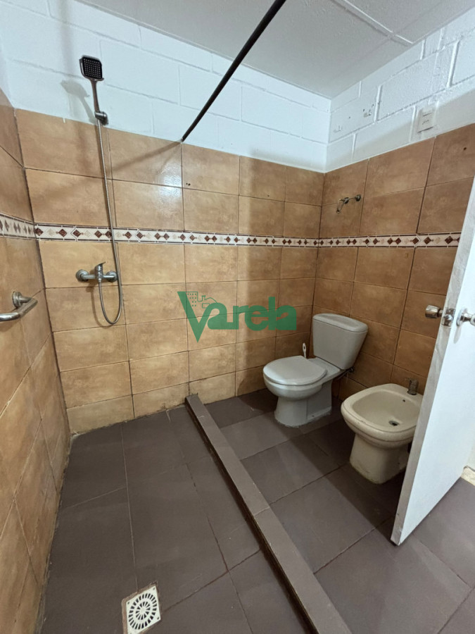 1 dormitorio parque y cochera techada para 2 autos · Foto 7