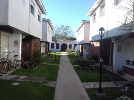 Linda Casa En Cooperativa De Ladrillos Y Tejas En Predio,cercado