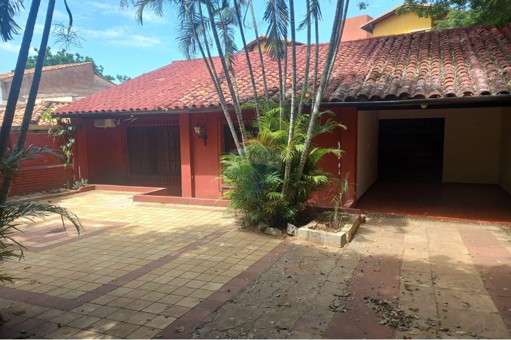 Casa en alquiler en Los Laureles