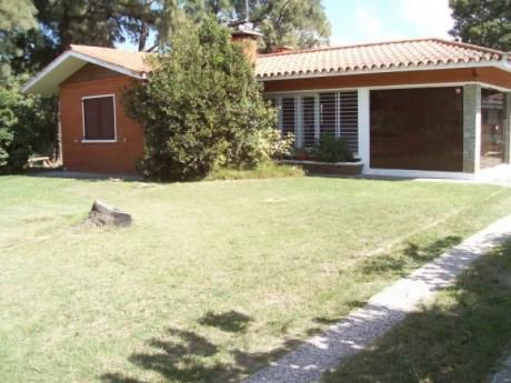En Zona Céntrica De Lagomar Al Sur.