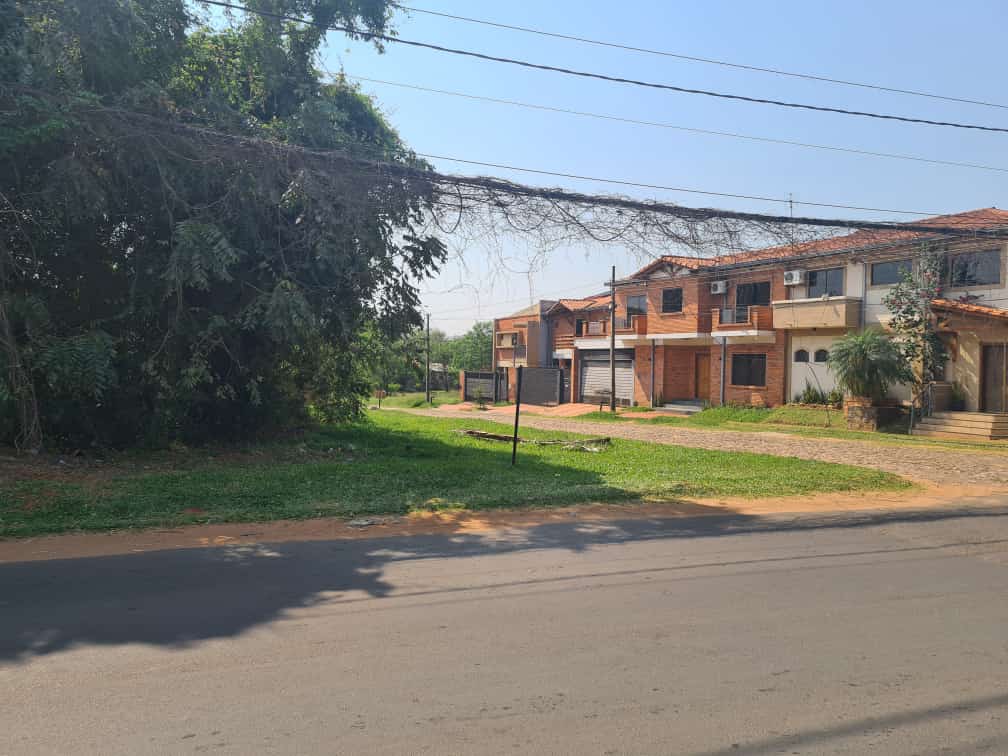 Vendo dos terrenos en esquina sobre jardin de oro — foto 2