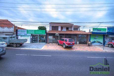 Casa Grande Para Oficina Y Vivienda