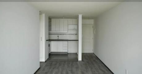 Hermoso Apto En Pocitos, 1 Dormitorio Con Amplia Terraza