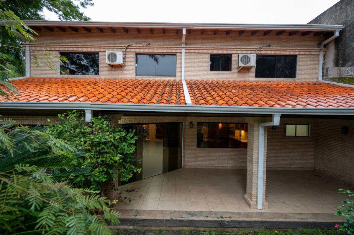 ESPECTACULAR RESIDENCIA ZONA DEL YACHT Y GOLF CLUB PARAGUAYO — foto 2