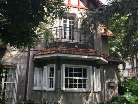 Excelente Casa De Estilo En Area Protegida De Pocitos