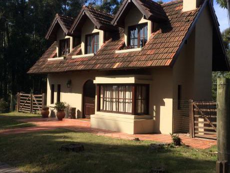 Muy Linda Casa En Barrio Privado, "quintas Del Bosque"