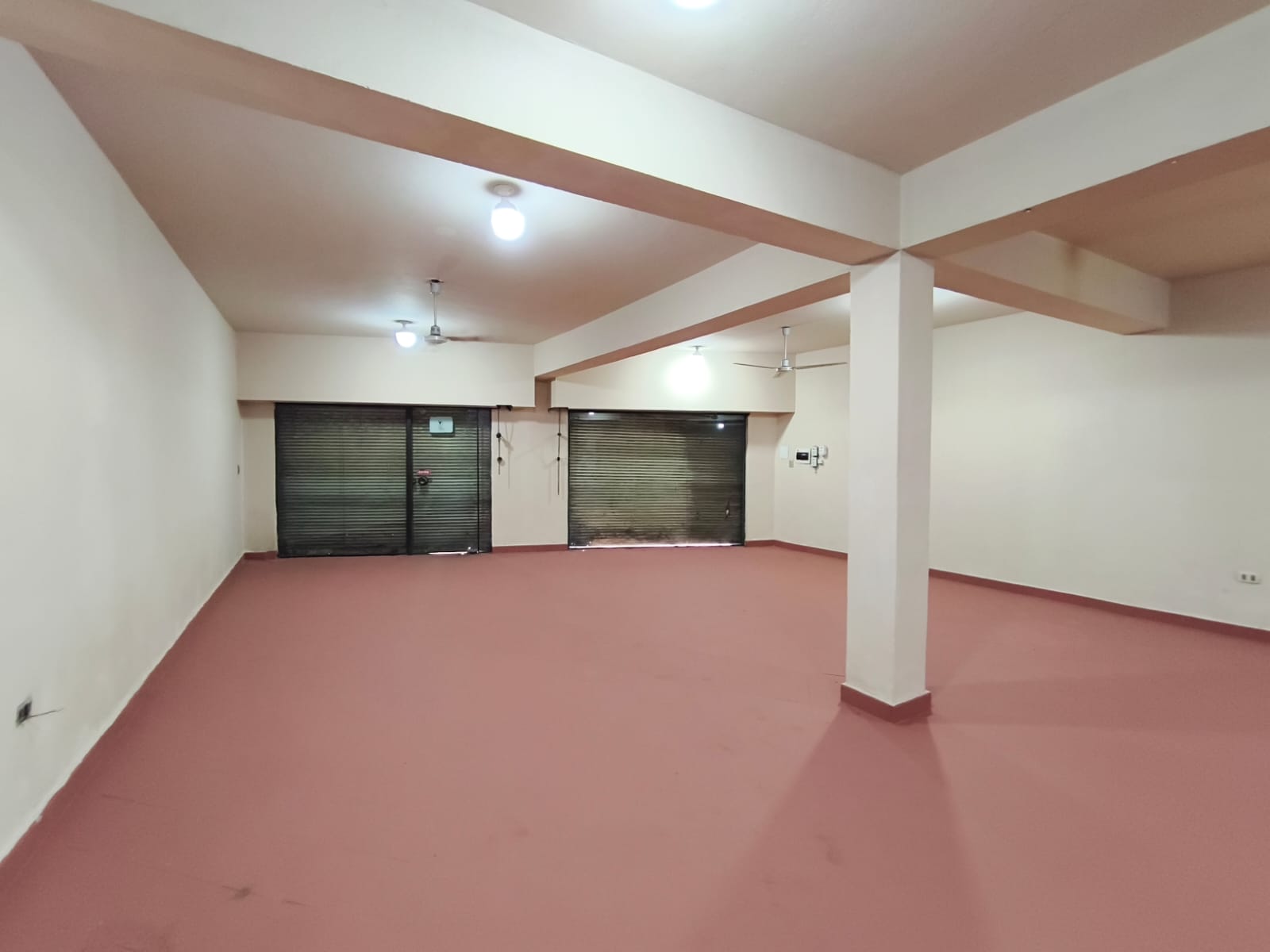 ALQUILO SALON COMERCIAL AVDA FDO DE LA MORA — foto 3