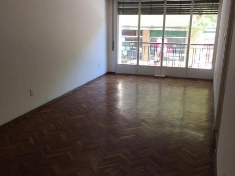 2 Cuadras De Intendencia Al Sur Con Gge. Amplio Y Buen Estado