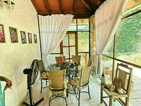 VENDO HERMOSA Y AMPLIA CASA EN ENCARNACION — foto 2